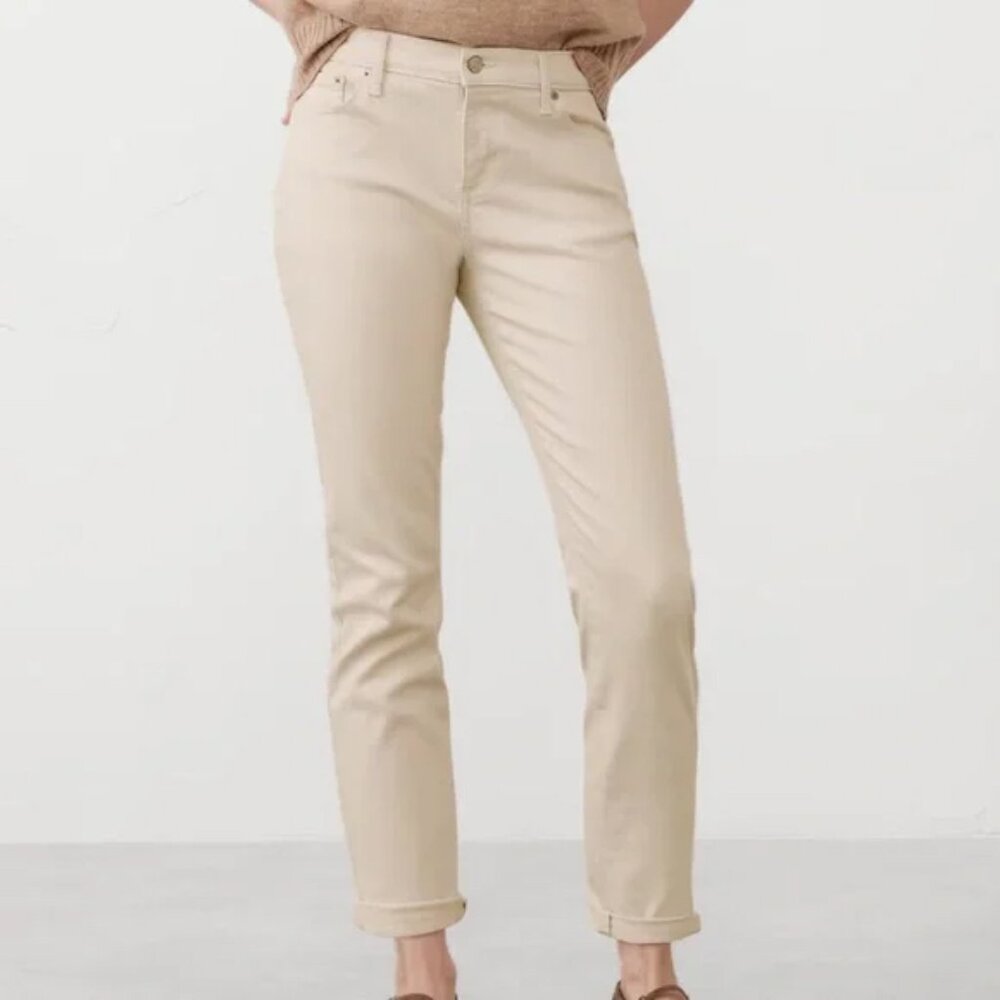 STORE CLOSING MARCH 30! Banana Republic Girlfriend Jean Ecru Size 26